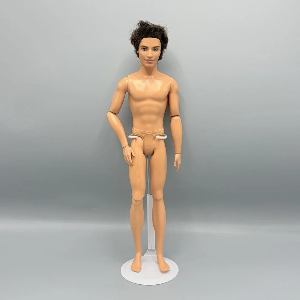 Barbie Fashionistas Swappin Style Sporty Ken Ryan Doll 2010 Brunette Articulated